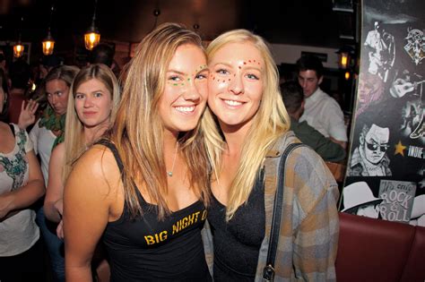 big night out pub crawl queenstown nightlife experience