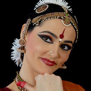 khabar indian life   indian bharatanatyam dancer
