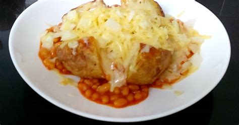 jacket potato stuffed  beans  grated cheese  onion recipe