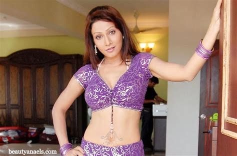 actress sexy stills telugu actress pakhi hegde pictures