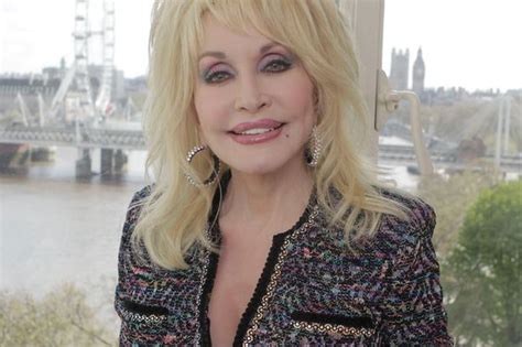 country queen dolly parton insists she didn t have sex with anyone to become a star mirror online