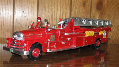 scale model resin  seagrave open cab aerial ladder fire truck