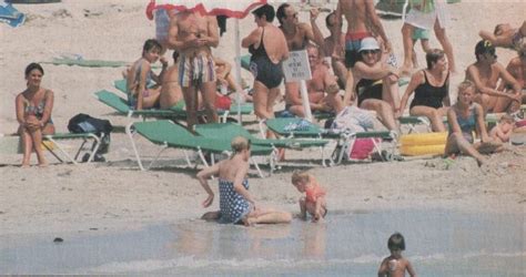 1986 08 Diana At The Beach In Majorca Spain With Harry Diana Son