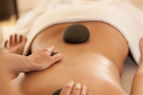 hot stone massage by dreamclinic massage seattle and redmond