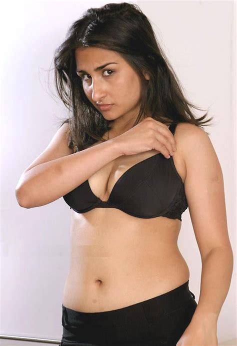 Sexy Indian Aunty Deep Cleavage Pics ~ Hot Actress Picx