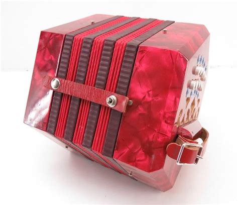 button concertina accordion   italy idaho auction barn