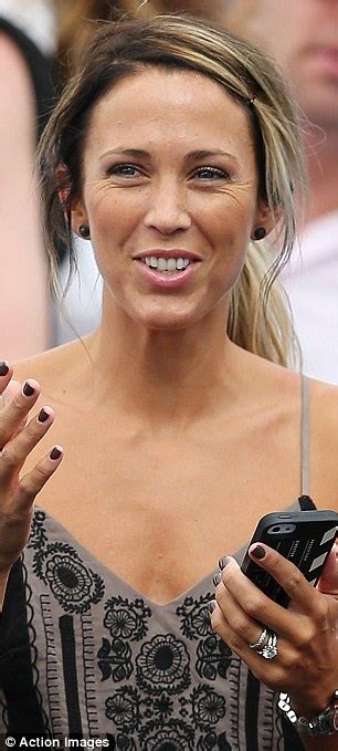 bec hewitt reveals very dark brown roots as she supports