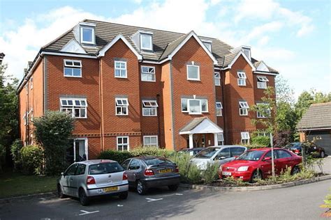 2 Bedroom Flat To Rent In Vale Farm Road Woking Gu21