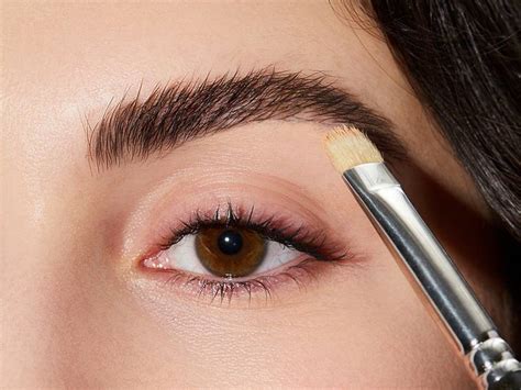 How To Use An Eyebrow Stencil According To A Beauty Influencer