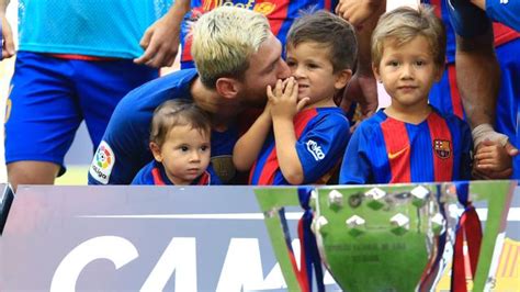 driejarig zoontje messi gaat  jeugd fc barcelona spelen nu het laatste nieuws het eerst
