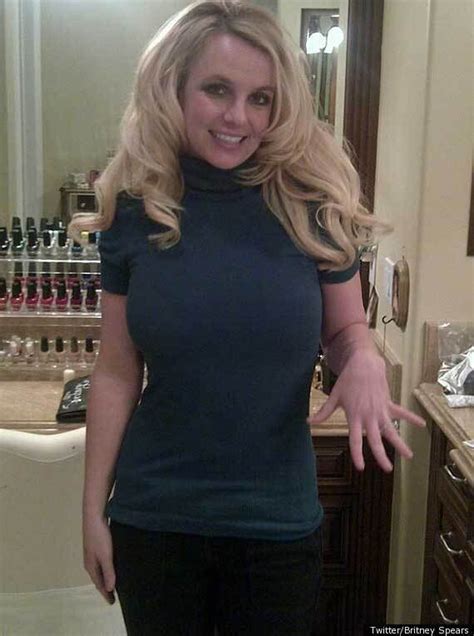 Britney Spears Tweets Photo Of Engagement Ring Huffpost Uk