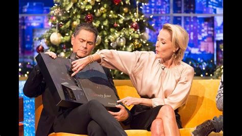 gillian anderson promotes sex eductation netflix on jonathan ross christmas special youtube