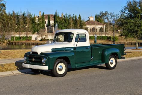 american classic cars  ihc international   ton pickup truck