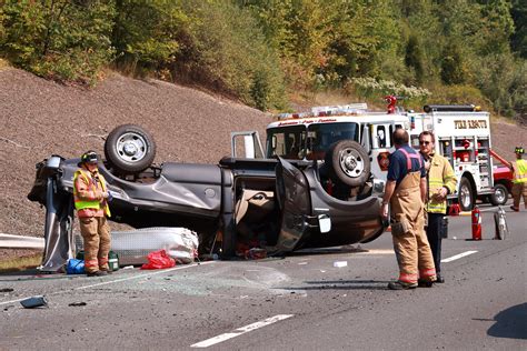 fileseptember   accident highway  ct flipped truckjpg wikimedia commons
