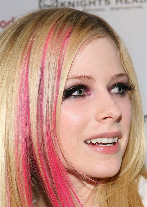 female singers avril lavigne pictures gallery 40