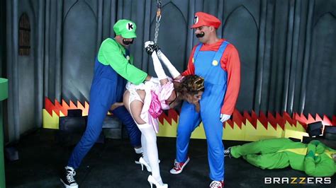 Keiran Lee Toni Ribas Brooklyn Chase In Mario Bros
