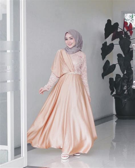 gaun kebaya hijab mewah warna gold buat kondangan biar jadi pusat