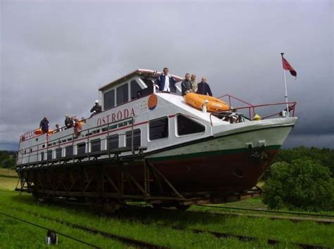 canal system runs boats  train tracks neatorama
