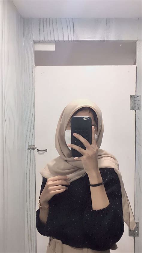 Mirror Selfie Gaya Hijab Kasual Gambar Snapchat Inspirasi Potret