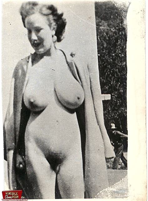 sexy vintage ladies showing their nude body in the open ass point