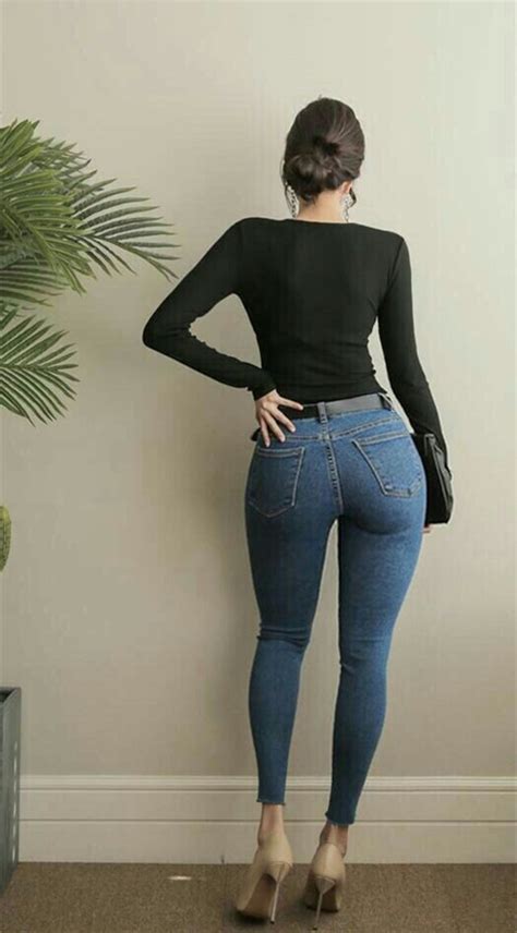 Who Is The Babe With A Nice Ass In Skin Tight Blue Jeans