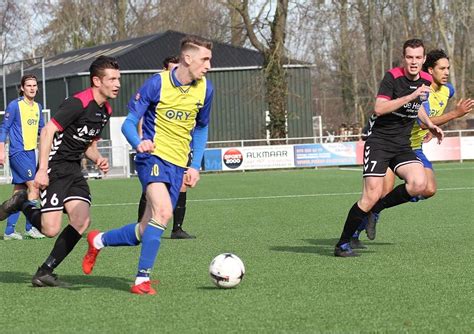 ajax zaterdag hengelt topscorer van de eerste klasse binnen het amsterdamsche voetbal