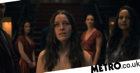 Netflix S You Season 2 Casts Haunting Of Hill House S Nell