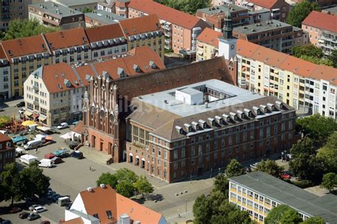frankfurt oder von oben gebaeude der stadtverwaltung rathaus