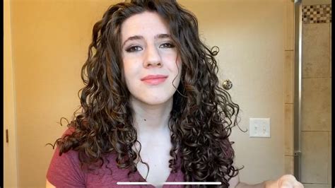 How To Keep Your Curly Hair Curly Throughout The Week By Refreshing