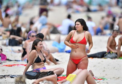 sydney beaches packed as temperatures reach 30c daily mail online