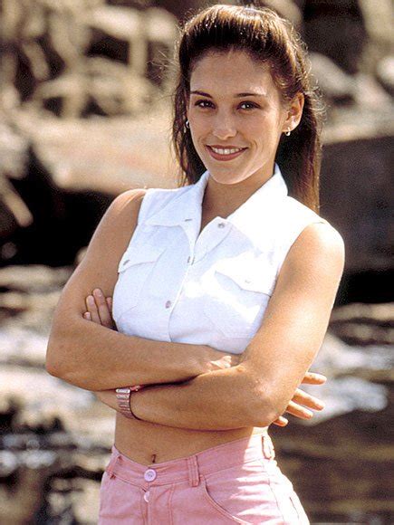 amy jo johnson performs as pink power ranger to promote film