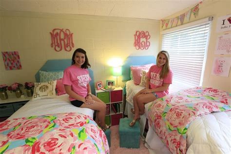 Preppy Dorm Tour Southern Charm In A Beach Town Preppy Bedroom