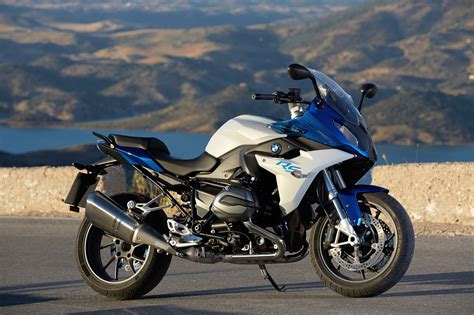 bmw   rs  ride review superbike magazine