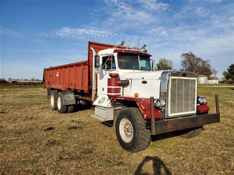 peterbilt  ta truck wmohrlang manure spreader bigiron auctions