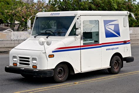 postal carrier secrets  mailman wishes  knew readers digest