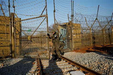 south korea detains north korean man crossing the dmz