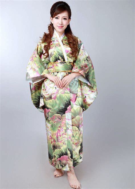 classy traditional green japanese kimono  women  floral pattern japanese kimono