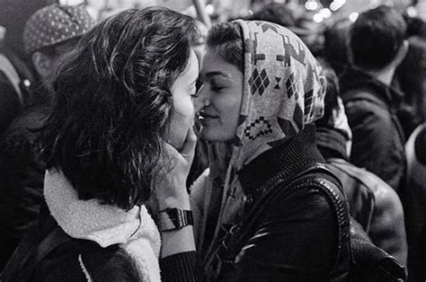 pictures of two women kissing transsexual women