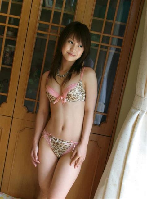 Ayumi Motomura Model Jepang Telanjang Cantik Dan Seksi
