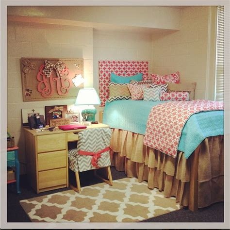 20 dorm rooms so stylish you ll wish they were yours get the look cute dorm rooms and dust ruffle