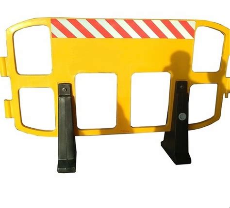 pvc road barricades 12 5 kg size 1000 x 600 x 40 mm at rs 4500 in