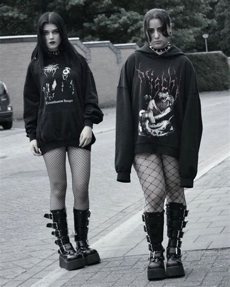 Pin By Kind3rwh0re666 On Da Fits In 2020 Punk Outfits Metalhead