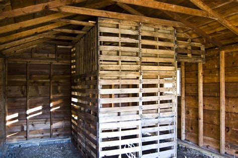 build  turkey coop  pallets material handling