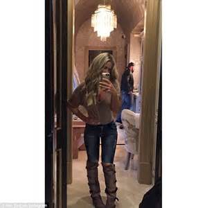 Kim Zolciak Posts Another Thigh Gap Selfie On Instagram Daily Mail Online