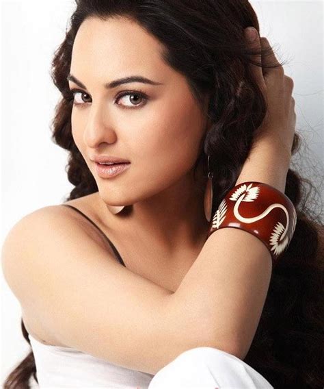 hot bollywood scandals sonakshi sinha bathroom videos