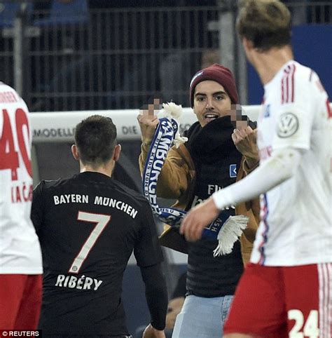 Franck Ribery Hit In The Face With Pitch Invader S Scarf During Bayern