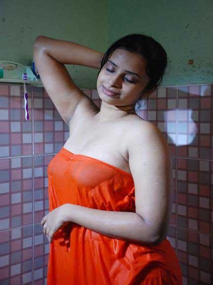 Porn Pics Hot Indian Aunty Ne Dost Ke Liye Chut Ki Jhaant