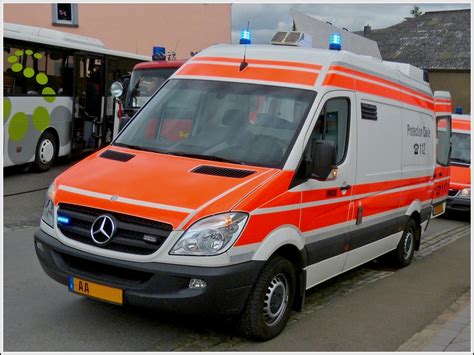 mercedes benz krankenwagen des rettungsdienstes aus wiltz aufgenommen waehrend einer uebung