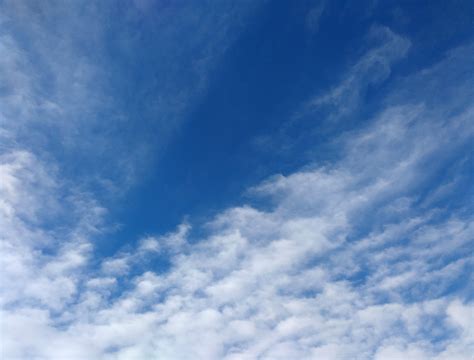 cirrus clouds picture  photograph  public domain