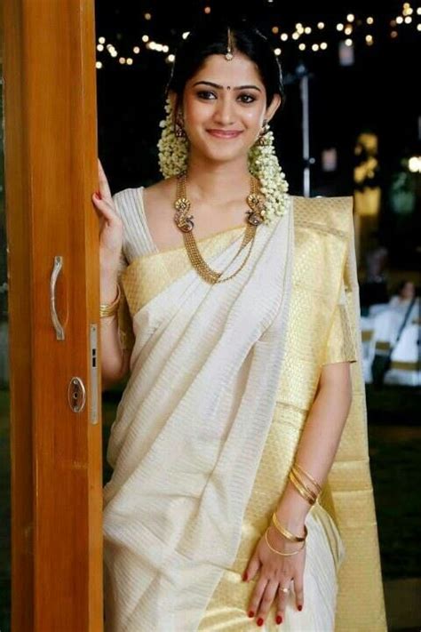 a beautiful bride in kerala saree simple elegance